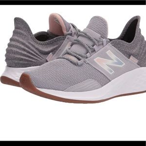 EUC New Balance Women's Fresh Foam Roav V1 Running Shoe
